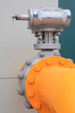 Gaz boru hattı vanaları ve montajları, fotoğrafların kapatılması.