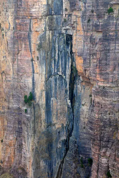 Katıksız uçurum ve kaya dokusu