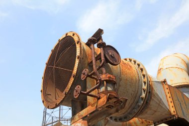 Fabrikada çelik boru, fotoğrafa yakın çekim.