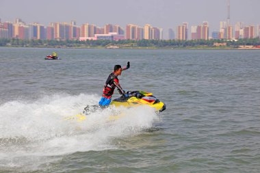 Tangshan - 19 Haziran 2016: Deniz motoru Tangshan City, Hebei, Chin