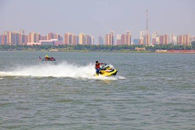 Tangshan - 19 Haziran 2016: Deniz motoru Tangshan City, Hebei, Chin