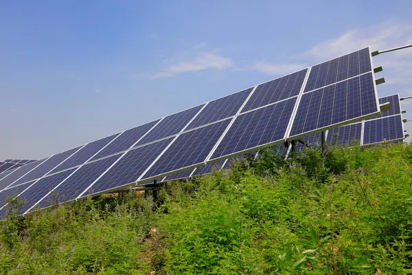 Solární Panel Svahu Kopce Detailní Záběr Fotografie — Stock fotografie