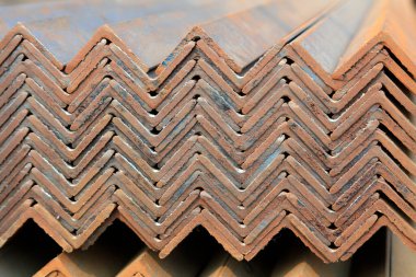 İnşaat alanında demir kesiti açısı