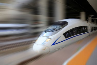 Yüksek hızlı tren fotoğrafı kapatıyor