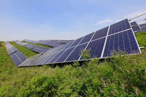 Solar Panel Hillside Closeup Photo — Stock Photo, Image