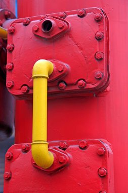 Mekanik ekipman ve sarı hat, yakın çekim.