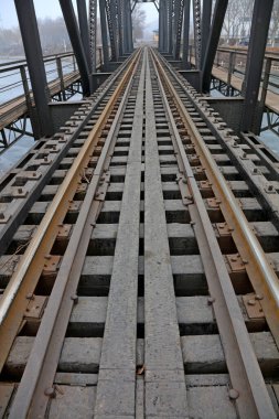 Demiryolu köprüsü özellikleri, fotoğrafa yakın çekim