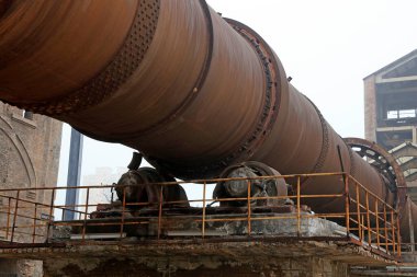 Oksitlenme paslı fırın ekipmanı, yakın çekim.