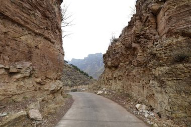 Çin 'in Shanxi eyaletindeki Kunshan Wall otoyolu.