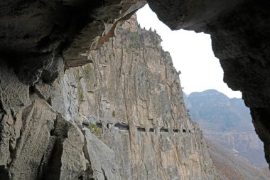 Çin 'in Shanxi eyaletindeki Kunshan Wall otoyolu.
