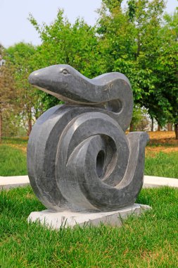 Parktaki zodyak heykeli