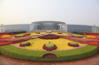 Tangshan City - 1 Mayıs 2016: Tangshan, Tangshan, Hebei, Çin 'deki South Lake Park manzarası