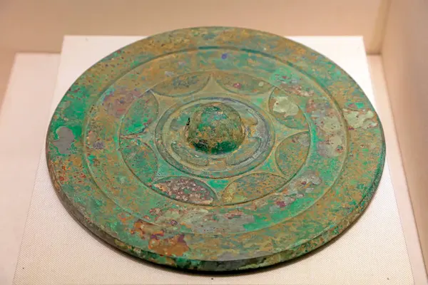 Çin antik bronz aynası fotoğrafa yakın çekim
