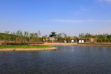 Tangshan 'daki South Lake Park manzarası 