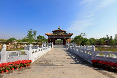 Tangshan 'daki South Lake Park manzarası 