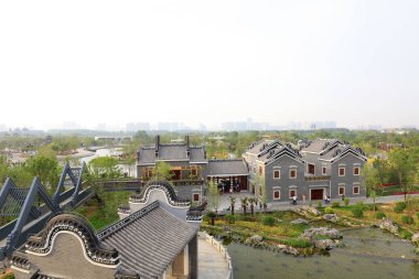 Tangshan City - 28 Mayıs 2016: South Lake Park mimari manzarası, Tangshan City, Hebei, Çin