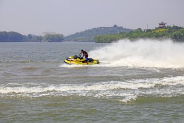 Tangshan - 19 Haziran 2016: Deniz motoru Tangshan City, Hebei, Çin