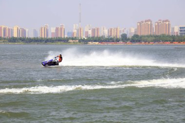 Tangshan - 19 Haziran 2016: Deniz motoru Tangshan City, Hebei, Çin