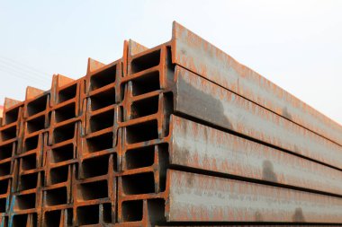 İnşaat alanında çelik kesiti