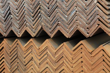 İnşaat alanında demir kesiti açısı