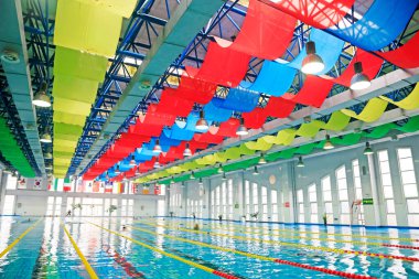 Kapalı yüzme havuzu fotoğrafa yakın çekim