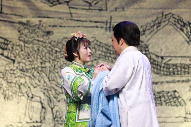 Tangshan, Çin - 21 Aralık 2021: Geleneksel Çin tiyatro sahnesi performansı, Kuzey Çin