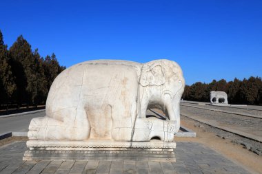 Çin 'deki Qing Hanedanlığı' nın doğu mozolesinde taş oymalar yapıldı.