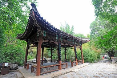 Pekin, Çin - 26 Haziran 2021: Pekin Botanik Bahçesinin mimari manzarası