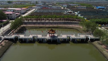 Pavilion ve yapay göl manzarası, hava fotoğrafları, Kuzey Çin