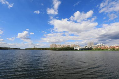 Güneşli deniz kenarı mimari manzarası, Kuzey Chin