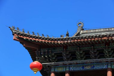 Antik şehir kulesi Kuzey Çin 'de bir turizm bölgesinde.