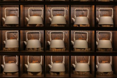 Tangshan, Çin - 16 Aralık 2021: Enfes seramik çaydanlıklar Kuzey Çin 'de sergilendi