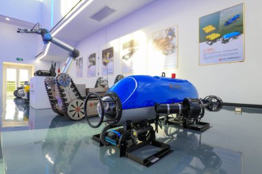 Tangshan, Çin - 16 Aralık 2021: Sualtı robotları Kuzey Çin 'deki bir sergide