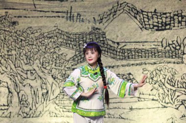 Tangshan, Çin - 21 Aralık 2021: Geleneksel Çin tiyatro sahnesi performansı, Kuzey Çin