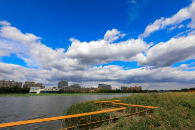 Güneşli deniz kenarı mimari manzarası, Kuzey Chin