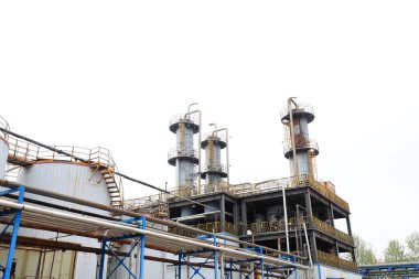 Rafineri alanında mekanik ekipman