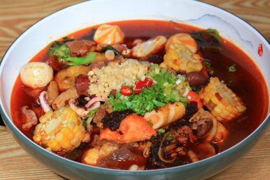 Çin geleneksel Sichuan mutfağı bir restoranda.