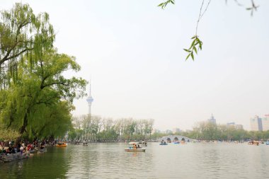 Yuyuantan Park 'ın Doğu Gölü manzarası, Pekin, Çin