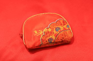 Güzel kırmızı çanta, Çin geleneksel düğün malzemeleri.