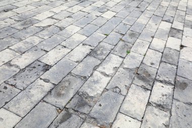 Pekin 'de, sarayda kırık yeşil tuğla döşeme.