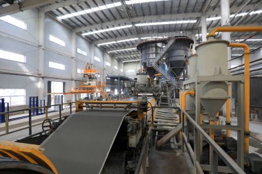 Kalsiyum silikat yönetim kurulu üretim hattı Kuzey Çin 'deki yeni bir malzeme üretim fabrikasında.