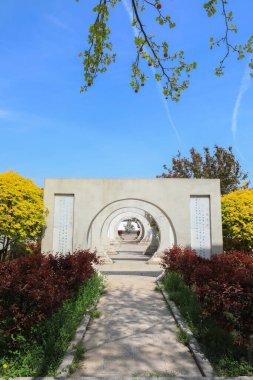 LUANNAN COUNTY, Çin - 25 Nisan 2021: Çin geleneksel mimari peyzajı Kuzey Çin kırsal parkında