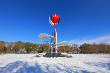 LUANNAN COUNTY, Çin - 8 Kasım 2021: Parktaki Şehir Heykeli, Kuzey Çin, Kuzey Çene