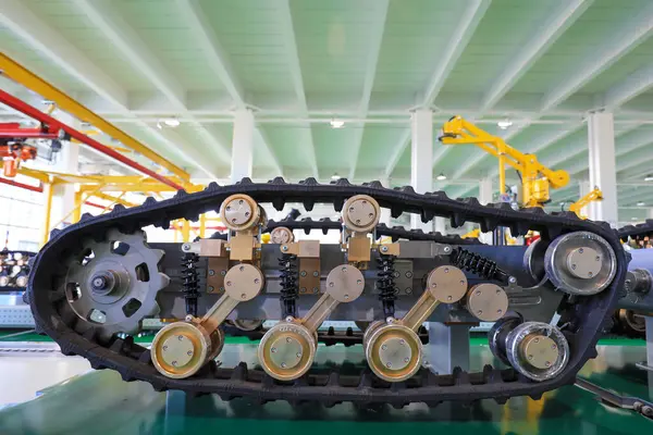 Tangshan, Çin - 16 Aralık 2021: İtfaiye robot üretim hattı bir Makine Üretim Şirketi, Ltd., Kuzey Çin