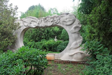 Pekin Botanik Bahçesi 'nde taş oyma mimari manzarası