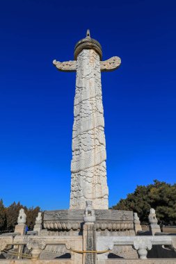 Çin, Qing Hanedanlığı 'nın doğu mozolesinde süsleme sütunları.