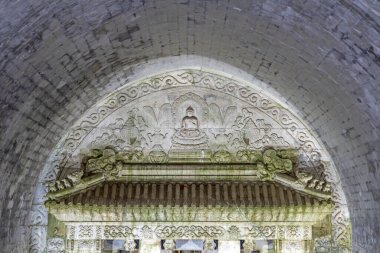 Qing Hanedanlığı 'nın Doğu Mezarı, Çin - 2 Şubat 2022: Qianlong İmparatoru' nun yeraltı sarayının duvar oyması, Çin 'deki Qing Hanedanlığı' nın Doğu Mezarı