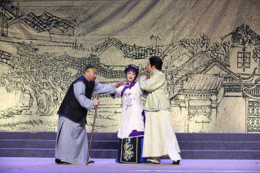 Tangshan, Çin - 21 Aralık 2021: Geleneksel Çin tiyatro sahnesi performansı, Kuzey Çin