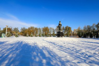 LUANNAN COUNTY, Çin - 8 Kasım 2021: Parktaki Şehir Heykeli, Kuzey Çin, Kuzey Çene