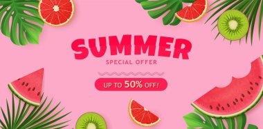 Renkli yaz indirimi afişi ve tropikal meyve arka planı.